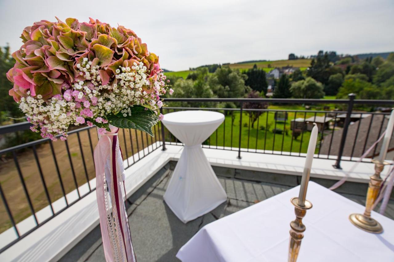 Lahntalhotel Feudingen บาด ลาสเฟอ ภายนอก รูปภาพ